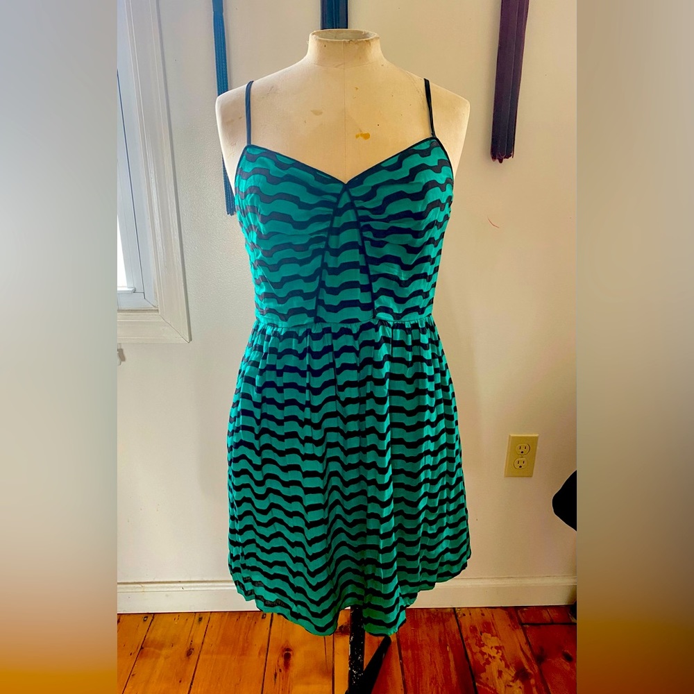 Forever 21 green and black stretch chevron skater party summer dress M